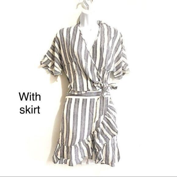 NWT Rails Athena Striped Wrap Top blue/white Size M - Picture 12 of 13